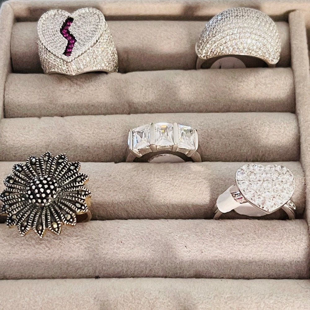 Elegant Silver and Black Women's Ring Set